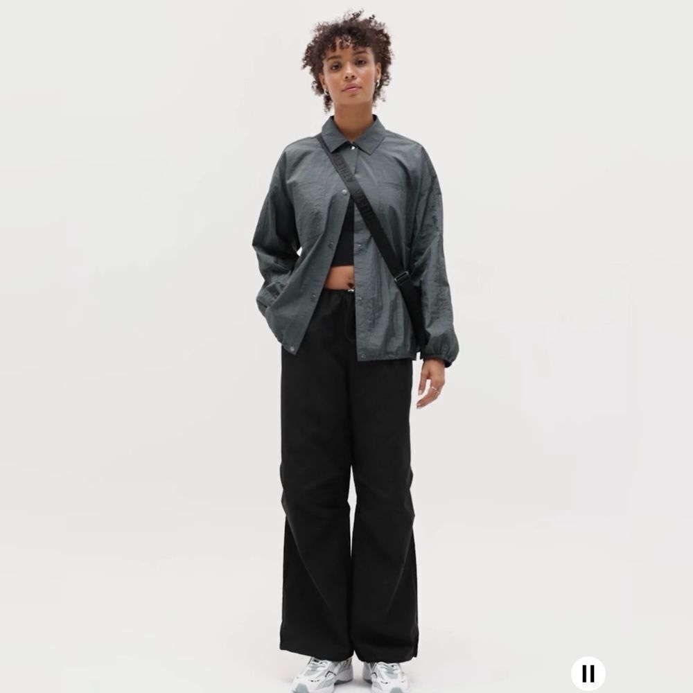 Athleta Women's Sheen Gray lightweight nylon Wind, Rain  Jacket Shirt Sz M, NWT - Picture 3 of 12